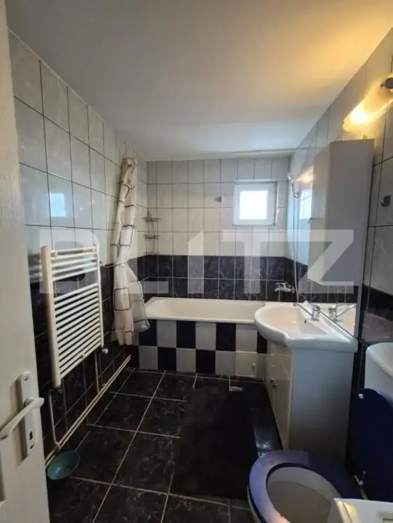 Apartament de vanzare, cu 3 camere, 70 mp, zona Țiglari-Tineretului