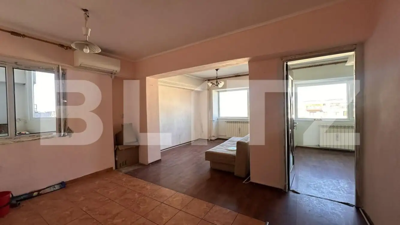 Apartament de vanzare, 3 camere, 2 băi, zona Dacia