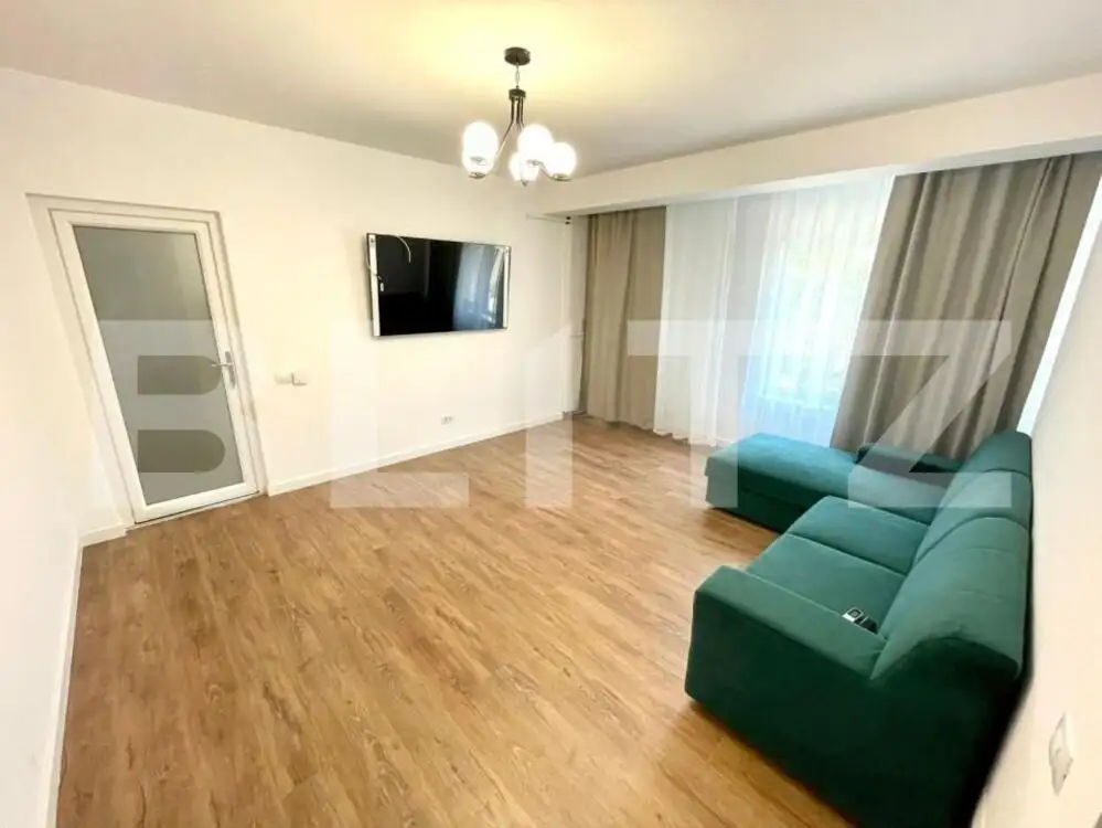 Apartament de 3 camere, centrala termica, parcare privata, zona Centrala