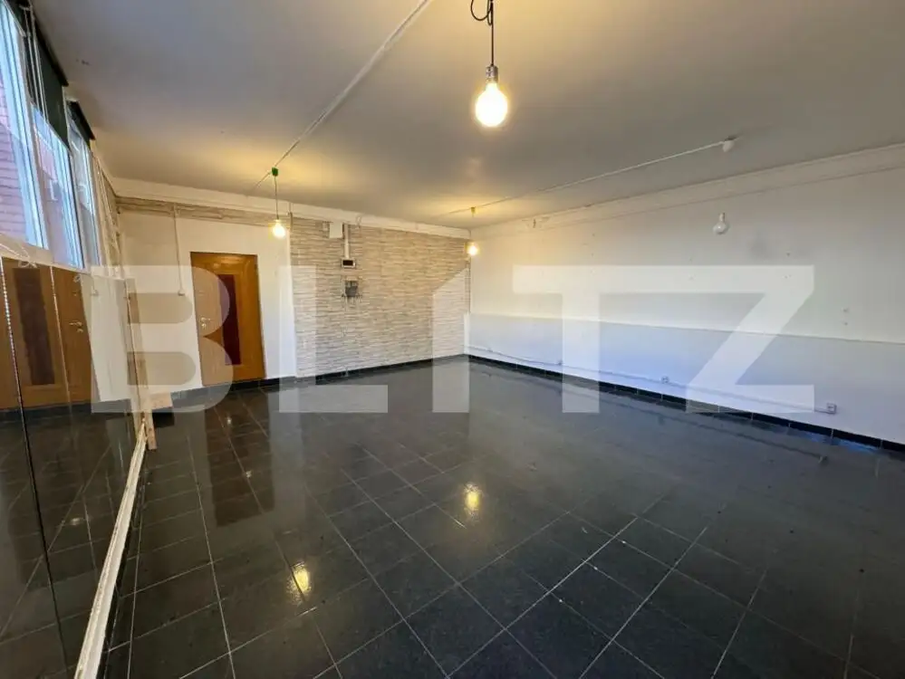 Spatiu comercial, 48 mp, zona Brazda