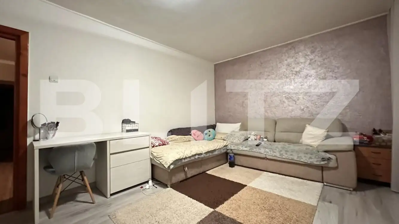 Apartament de vanzare, cu 3 camere, 68 mp, zona Decebal