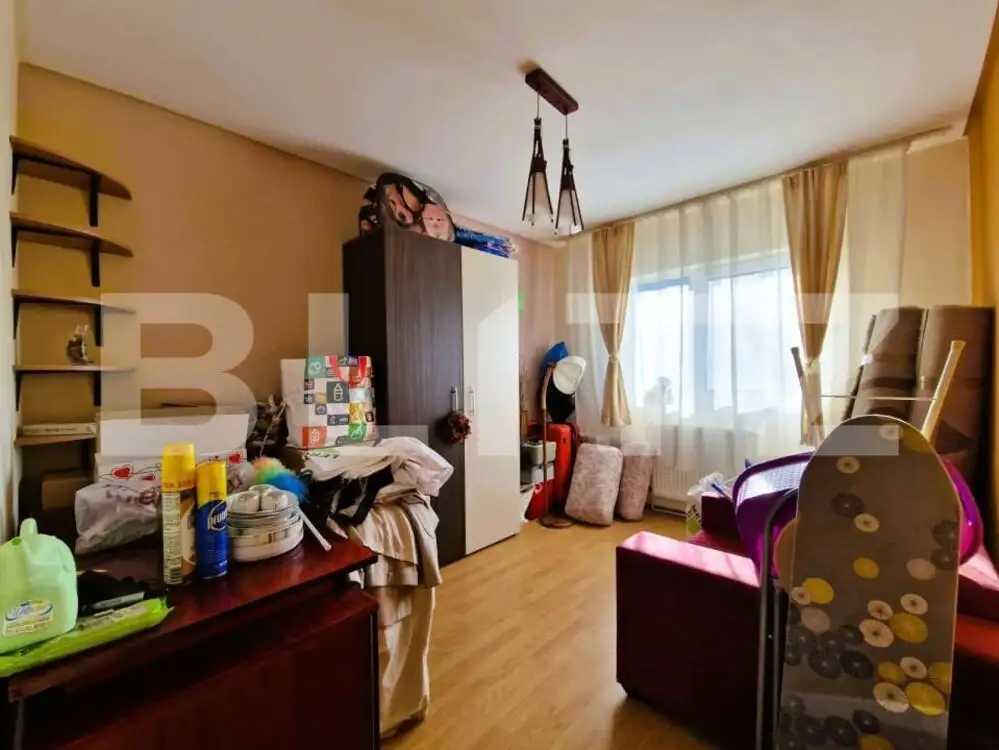 Apartament de vanzare, cu 3 camere, 64 mp, zona Intre Lacuri