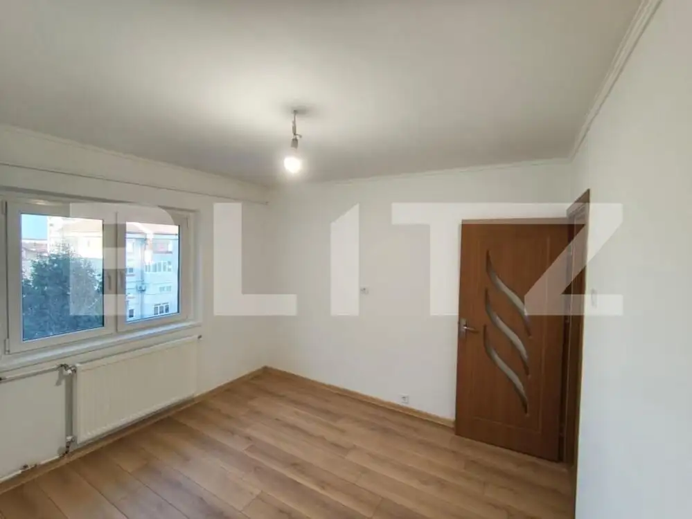 Apartament 3 camere, 67 mp, decomandat, zona-Calea Aradului