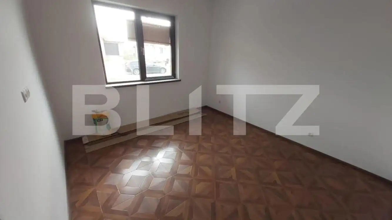  Casa 4 camere, 500 mp, Sintandrei