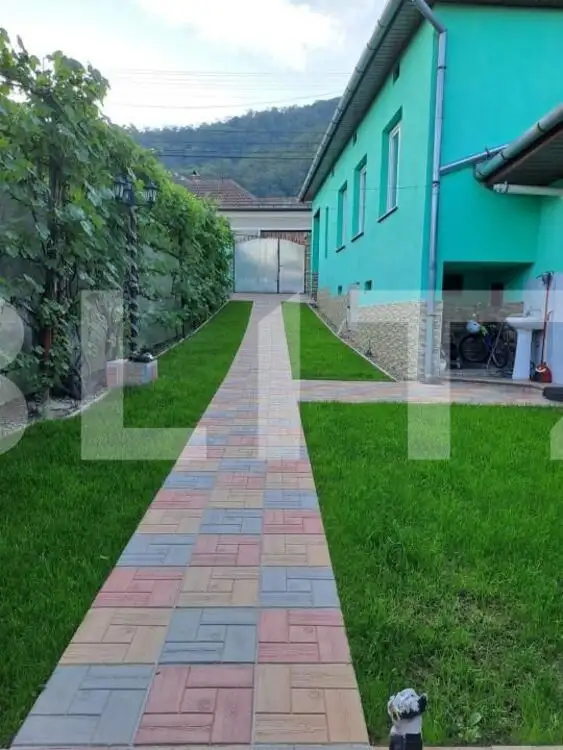 Casă individuală, 240 mp utili, teren 1000 mp, 6 camere, zona Cugir