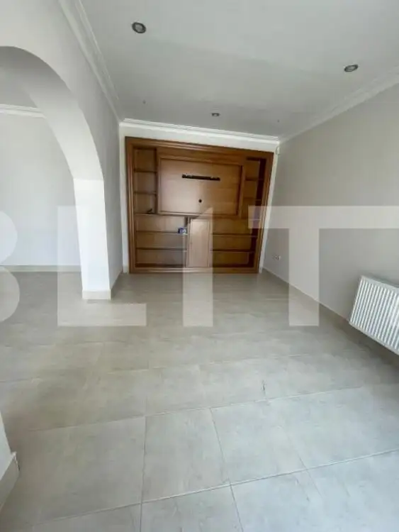 Spatiu comercial/apartament nemobilat, zona centrala 