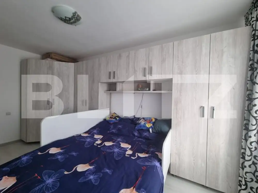 Apartament 3 camere decomandate, etaj intermediar, zona Restaurantului Regal