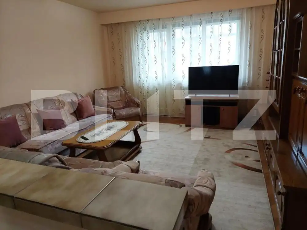 Vanzare apartament 3 camere, 70 mp utili, zona-Careiului