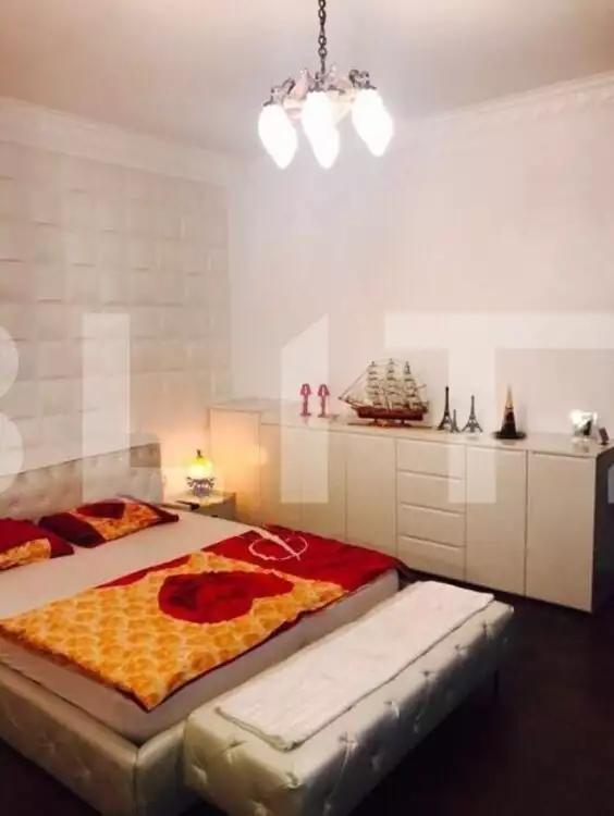  Apartament cu 3 camere, 100 mp, utilat/mobilat lux, boxa, zona Piata Mihai Viteazu