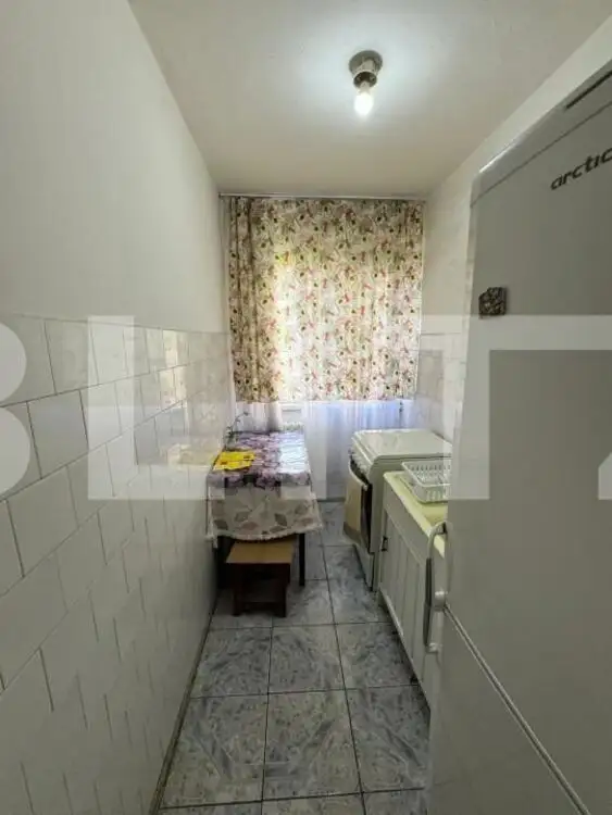 Apartament 2 camere, semidecomandat, etaj 4, Craiovita Noua, zona Niela