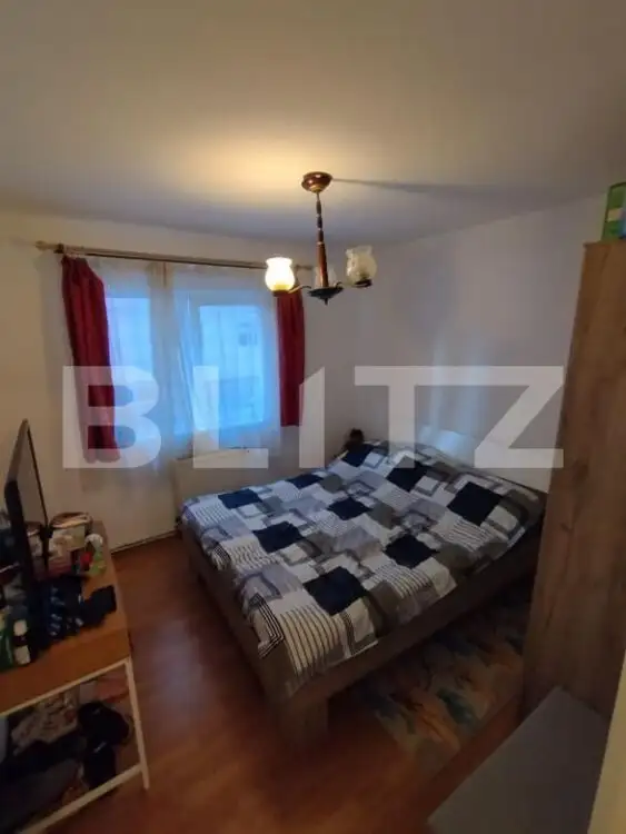 Apartament 3 camere, decomandat, zona Vasile Aaron 