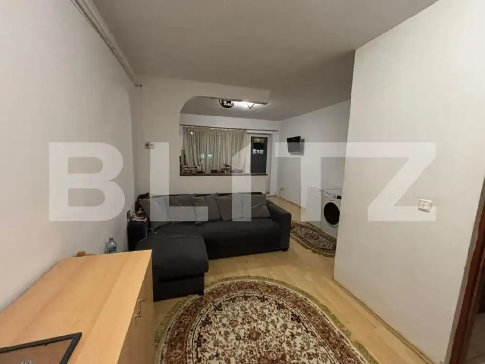 Apartament 2 camere, etaj intermediar, parcare, zona Petrom