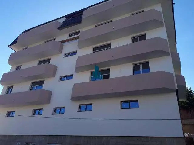 Apartament 3 camere, Bloc Nou, Su-77mp+ 20mp  balcoane+ parcare zona Vivo