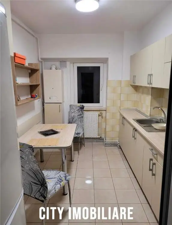 Apartament 3 camere, decomandat, mobilat, zona Ion Meșter