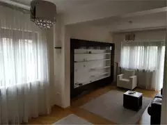 Inchiriere apartament 3 camere in Vila-Domenii