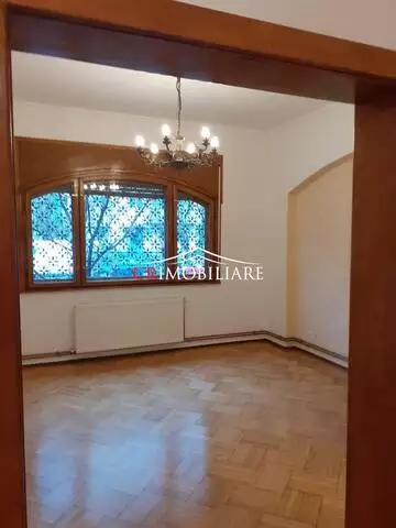 Apartament 3 camere in vila interbelica Stefan cel Mare- Dinamo pretabil birou