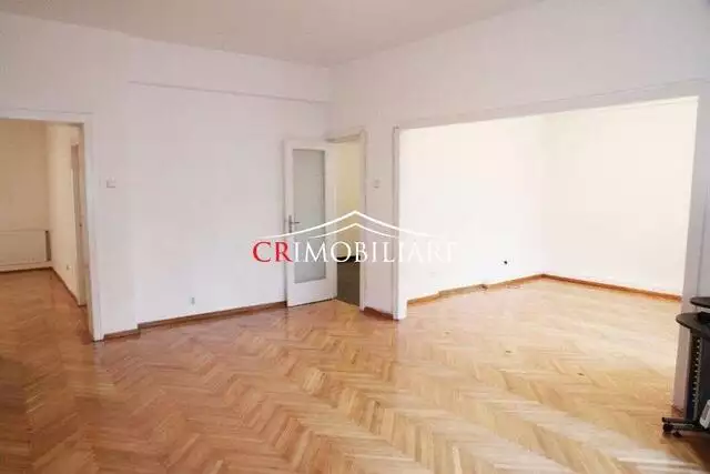 Apartament spatios la 7 minute de Universitate