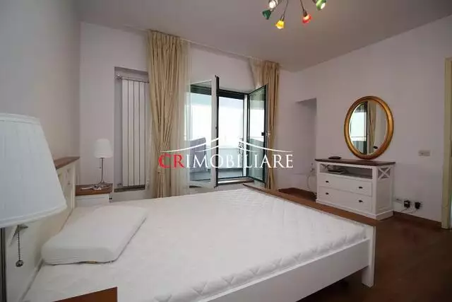 Vanzare apartament 5 camere in zona Piata Romana