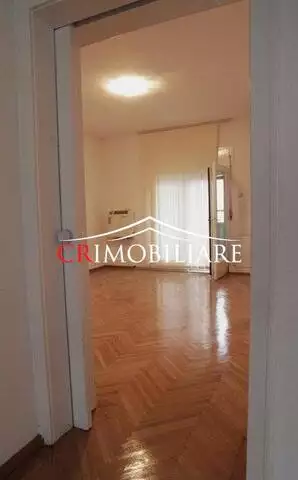 Vanzare apartament 4 camere Rosetti