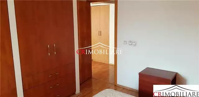 Vanzare apartament 3 camere in zona Tineretului