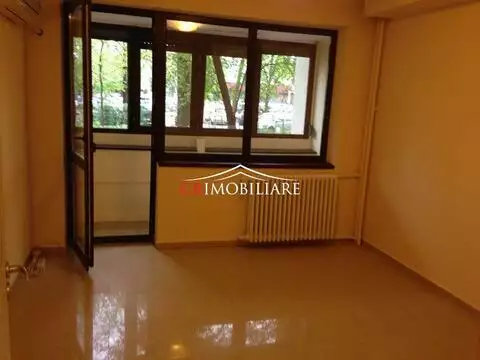 Inchiriere apartament 3 camere.Pretabil clinica, cabinet, salon, birouri sau locuit