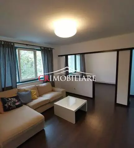 De vanzare apartament 3 camere Grivita