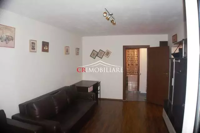 Vanzare apartament 2 camere zona Mosilor