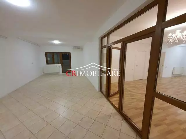 3 camere in vila de luc,curte proprie