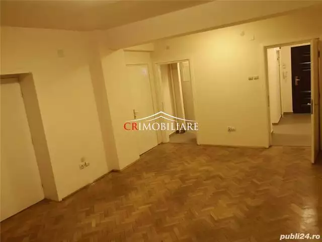 Se ofera spre vanzare apartament de 3 camere in zona centrala a Bucurestiului,vedere stradala pe Calea Victoriei