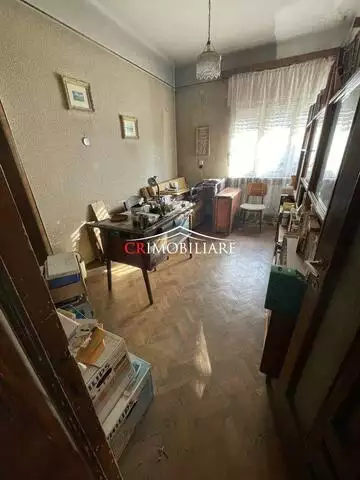 Vanzare apartament 3 camere in vila Mantuleasa