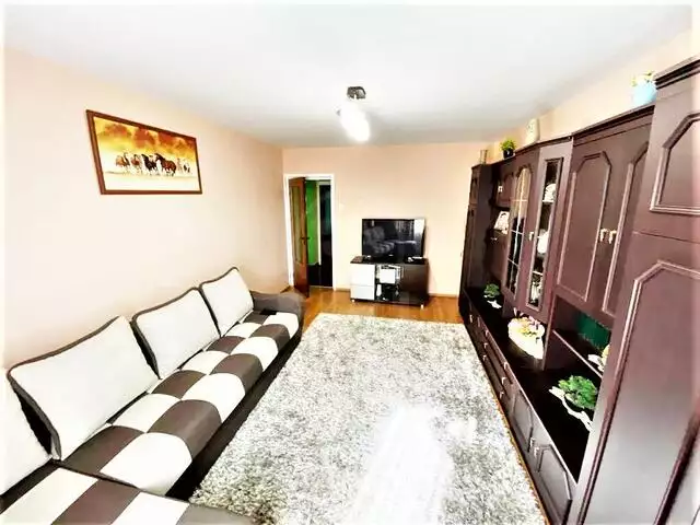 Vanzare Apartament 2 camere decomandat, 49 mp, Etajul 3 din 4, in apropiere de JIULUI