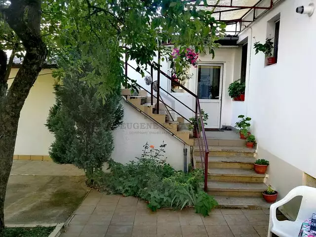 Casă cu 3 apartamente,, 5 camere, în Brâncoveanu