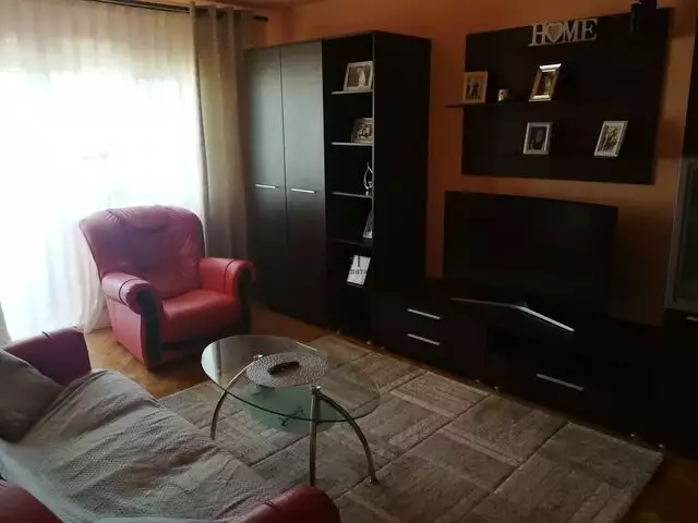 Apartament cu 3 camere, 2 balcoane, în Dâmbovița