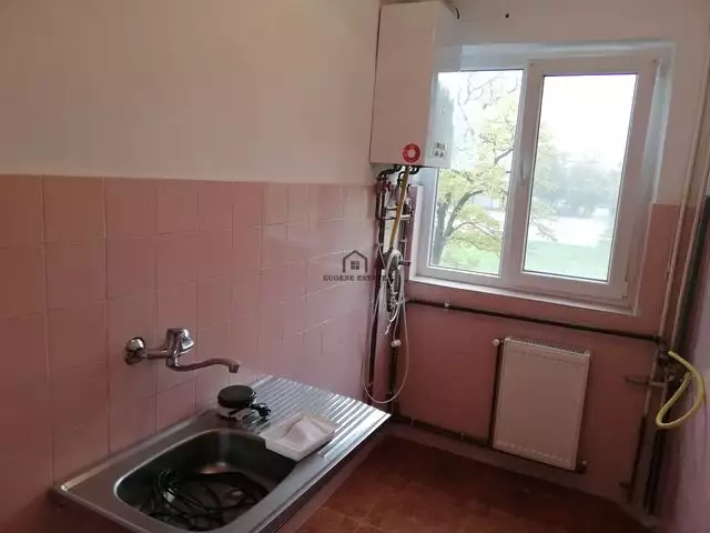 Apartament 2 camere, semidecomandat, Dacia