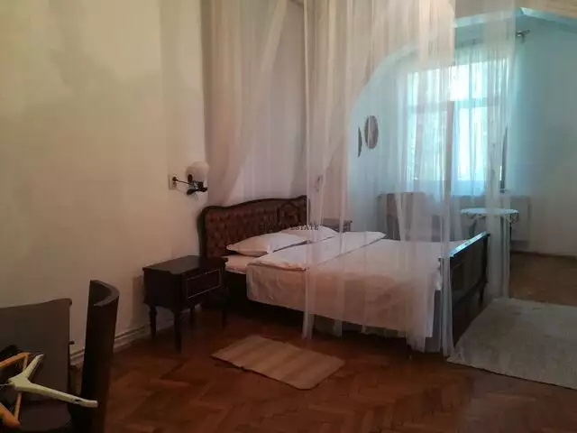 Apartament 4 camere - Piata Rossetti - Universitate- Investitie