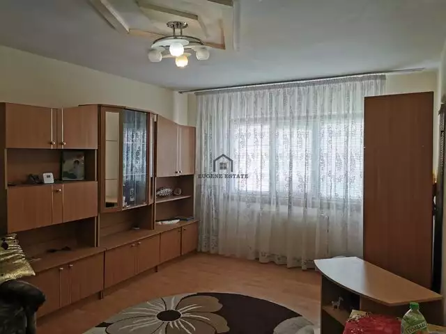 Apartament cu 3 camere decomandat zona Lipovei