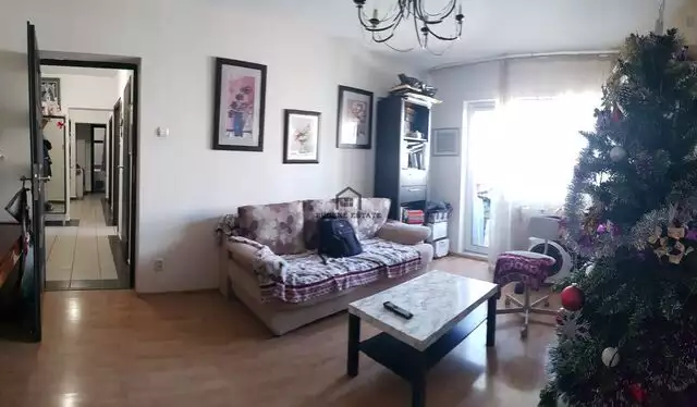 Apartament 3 camere renovat recent zona Mosilor
