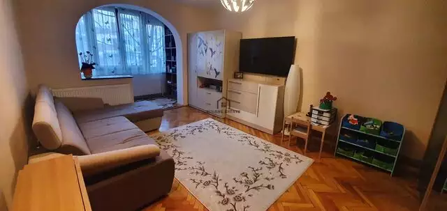Apartament cu 3 camere, in zona Lipovei
