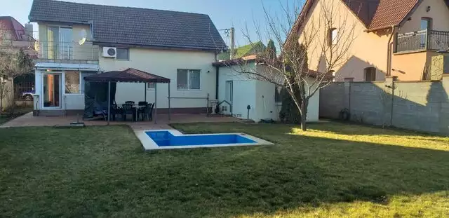 Casa individuala  P+M, cu garaj, piscina si curte, Giroc