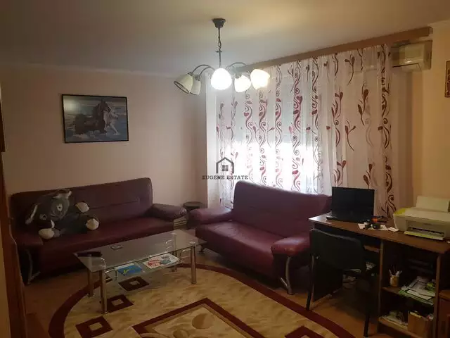 Apartament cu 4 camere, decomandat, zona Aradului