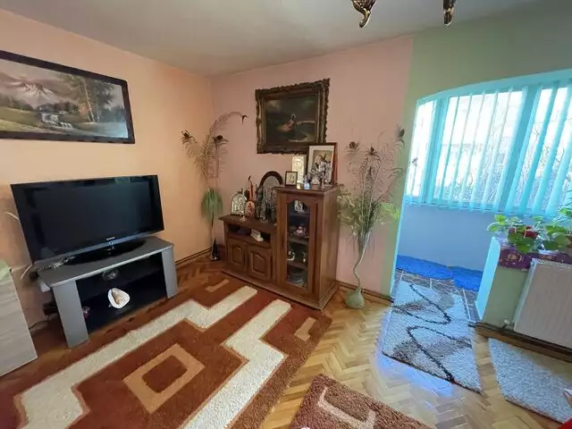 Apartament spatios cu 3 camere in zona Podgoria