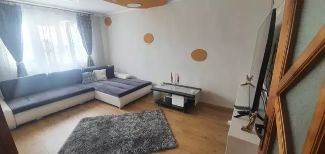 Apartament spatios cu 3 camere in Vlaicu