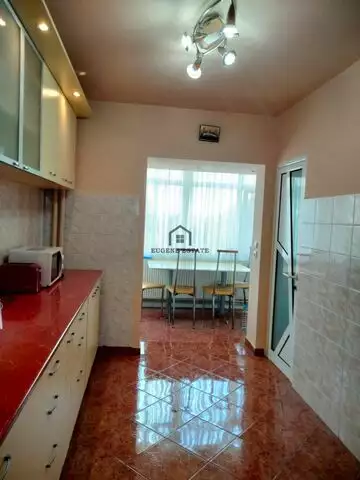 Apartament spatios , 2 camere , zona Mircea cel Batran