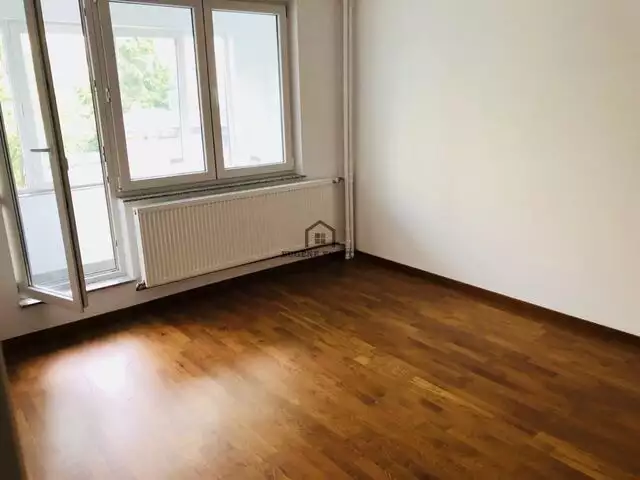 Apartament 3 camere cu centrală proprie în zona Păcii