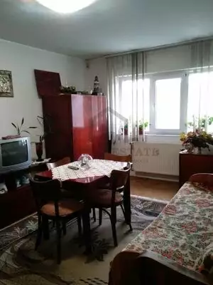 Apartament 3 camere, garaj,  zona Aradului