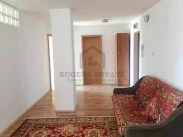 Apartament spatios cu 3 camere  in Steaua