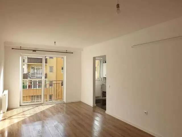 Apartament cu 3 camere ( 90 mp utili) de vanzare in Floresti