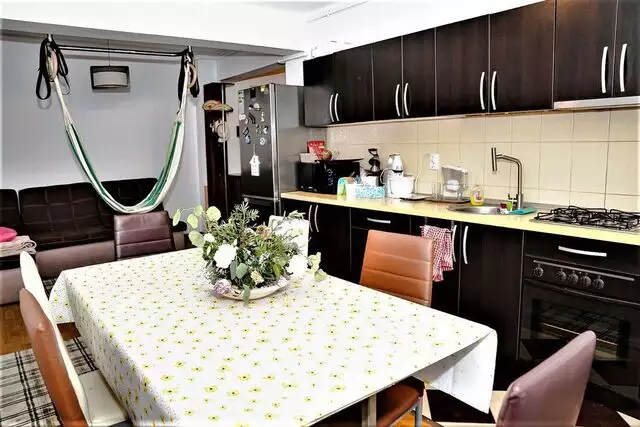 Apartament cu 3 camere + living de vanzare in Zorilor