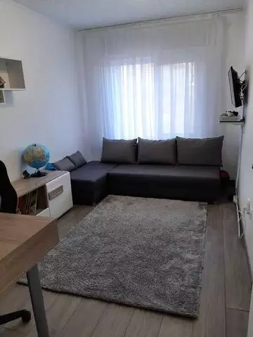 Apartament cu 3 camere +parcare+boxa de vanzare in Floersti