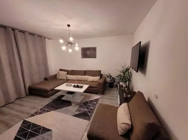 Apartament cu 3 camere de vanzare in Floresti